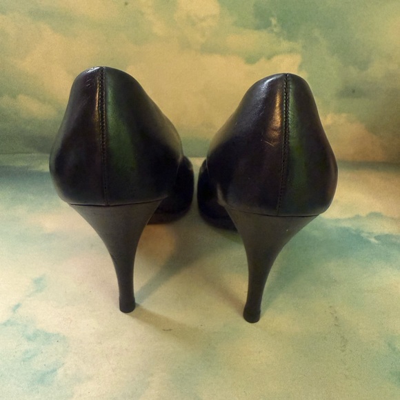 Louis Vuitton pumps size 5.5 M - Picture 4 of 8
